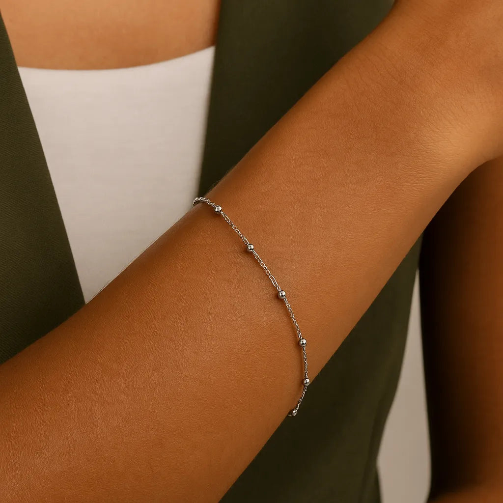 Pulseira Prateada de Bolinhas Delicada