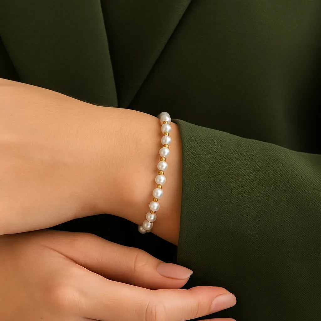 Pulseira Dourada de Pérolas e Bolinhas