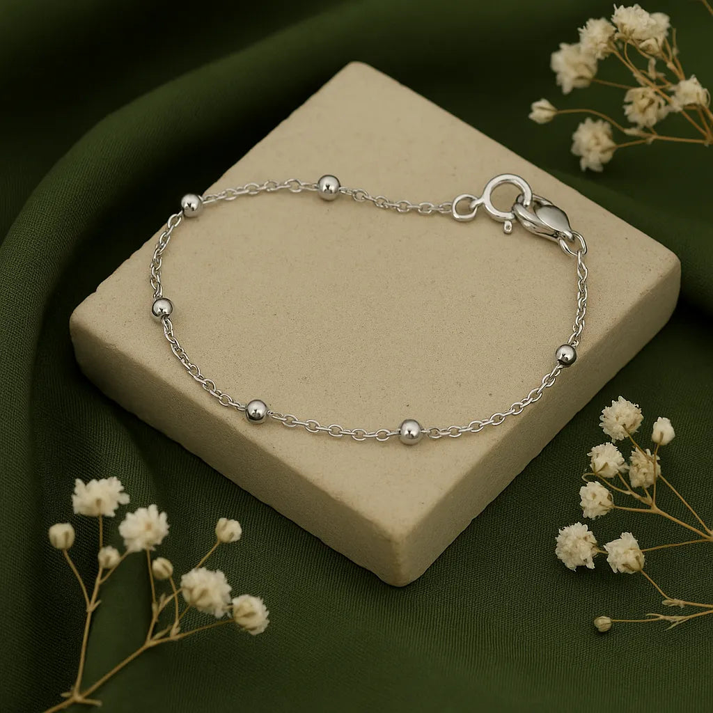 Pulseira Prateada de Bolinhas Delicada